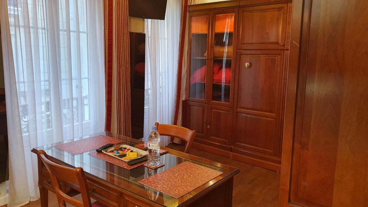 Bernardo 42 Galande Apartment Париж Екстериор снимка